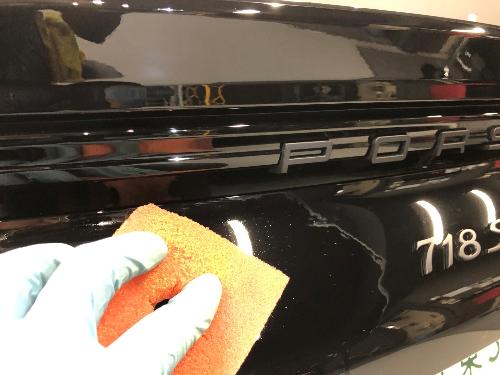 ポルシェ 718スパイダー　シミ除去　酸性クリーナー